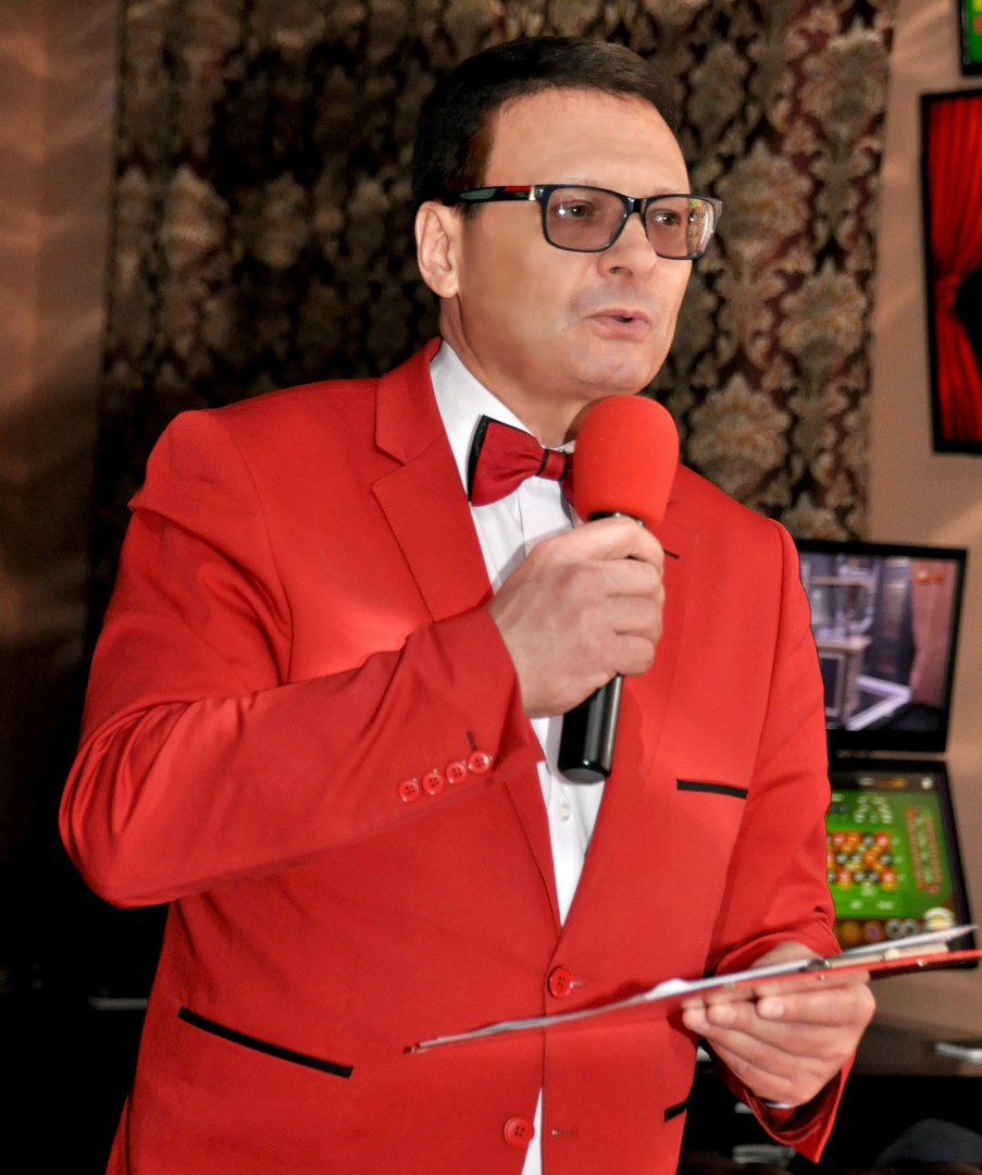 Ведущий на праздник москва